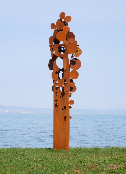 Abstractly outdoor sculpture steel